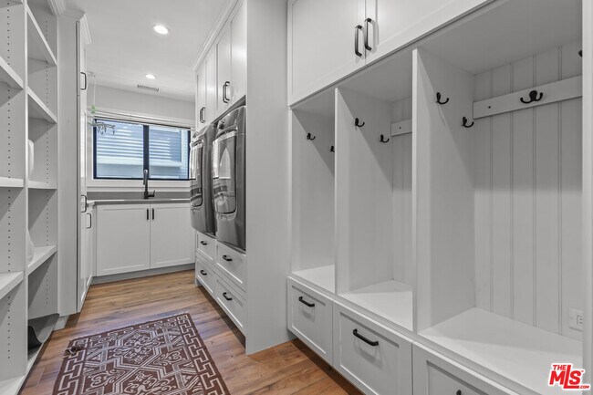 Building Photo - 4744 Haskell Ave