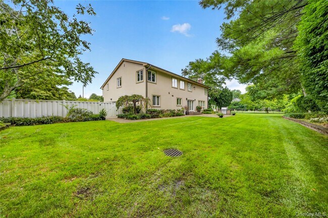 Building Photo - 3 Pond Ridge Rd