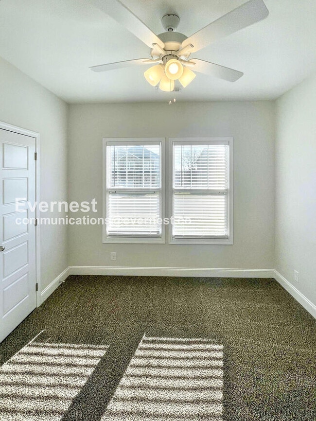 Building Photo - 637 Battery Ct