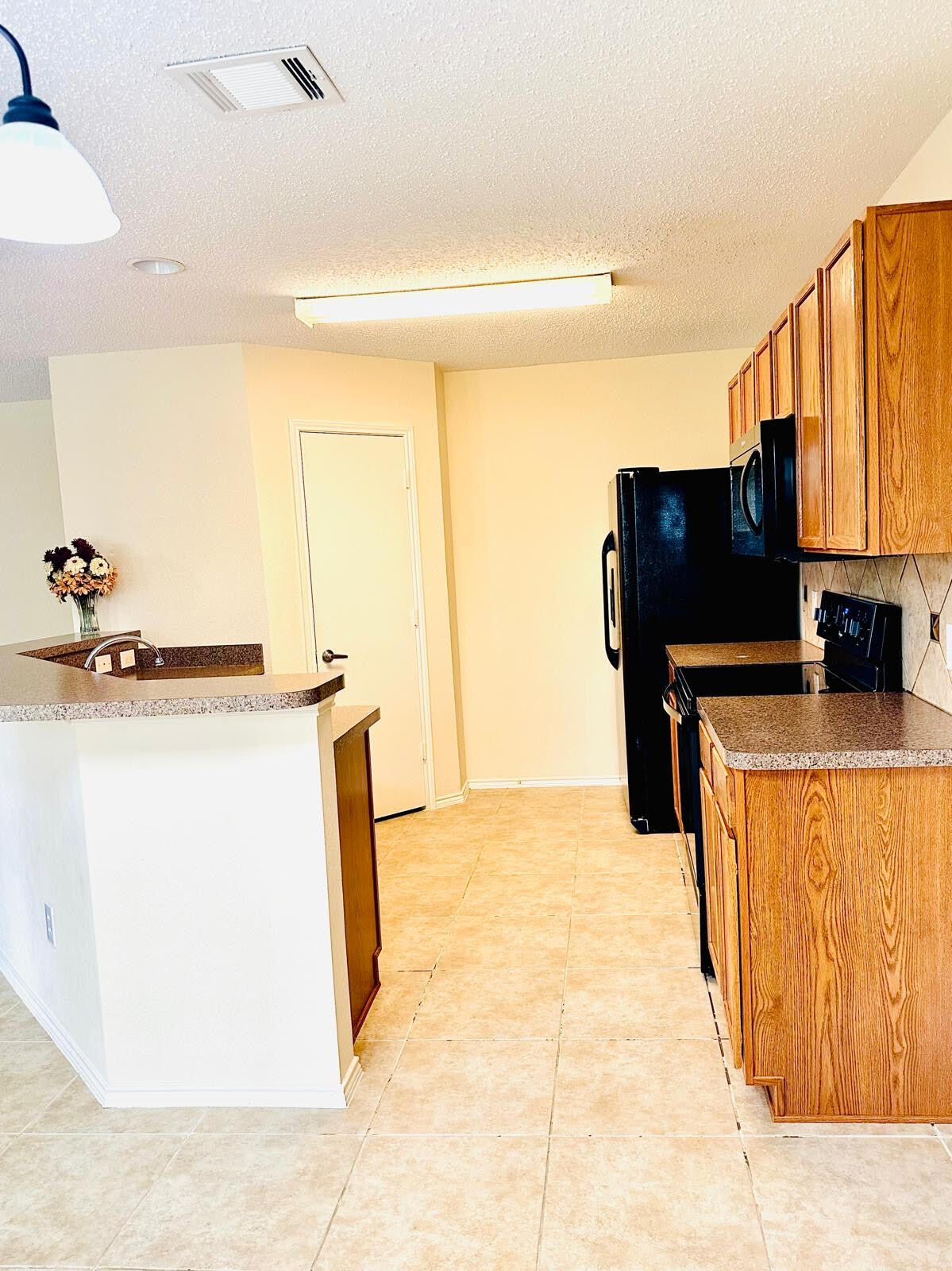 Building Photo - 9809 Tyler Dr