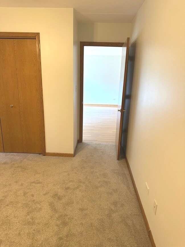 Building Photo - 9529 Minnick Ave