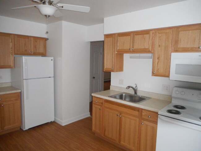 Building Photo - 604 Pershing Ave