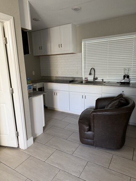 Building Photo - 4212 Las Lomas Ave