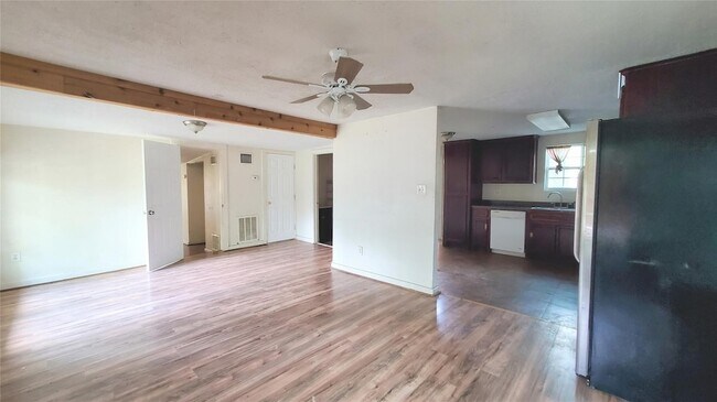 Building Photo - 6636 Bonanza Dr