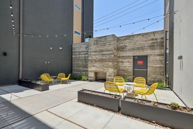 Building Photo - 4801 Springdale Rd