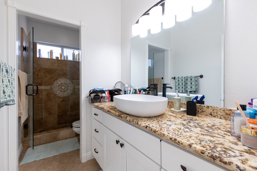 Building Photo - 8755 E Garden View Dr