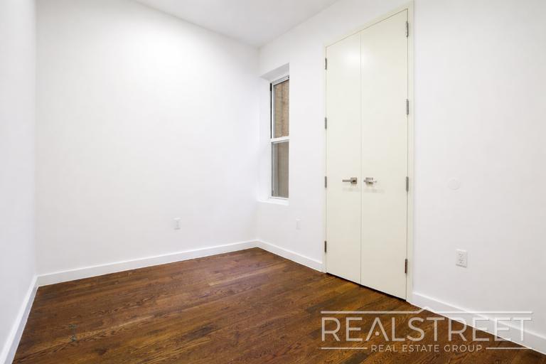 Building Photo - 3 BED 1.5 Bath in Bed Stuy