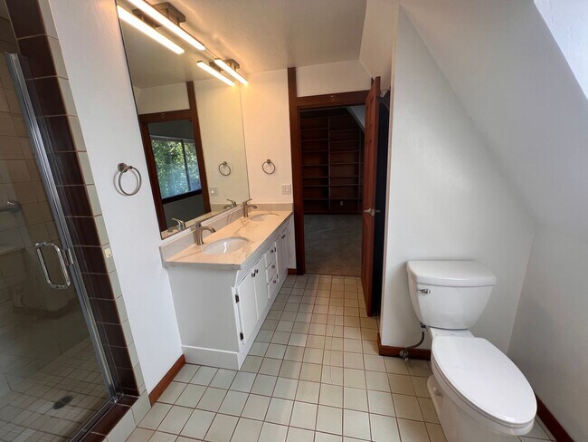 Building Photo - SPACIOUS 4-BEDROOM, 3 BATH HOME ON CORNER ...