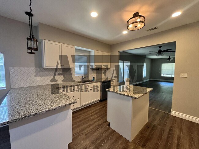 Building Photo - Modern 4 Bedroom 2 Bathroom home for rent!