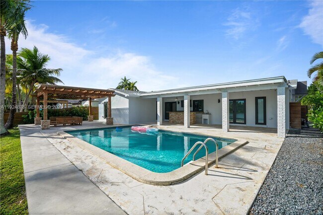 Building Photo - 19911 SW 82nd Pl