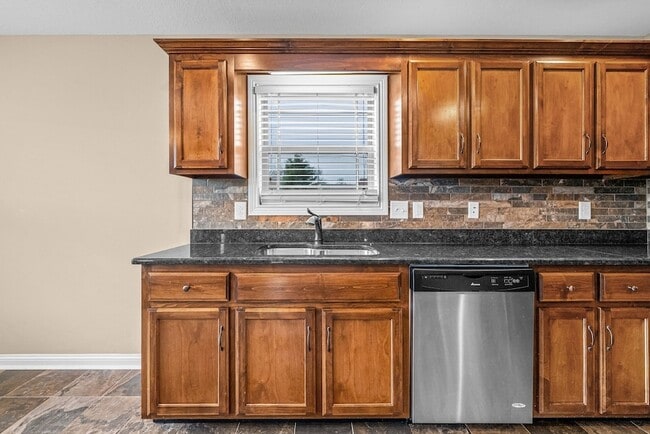 Building Photo - 1725 Autumnwood Blvd