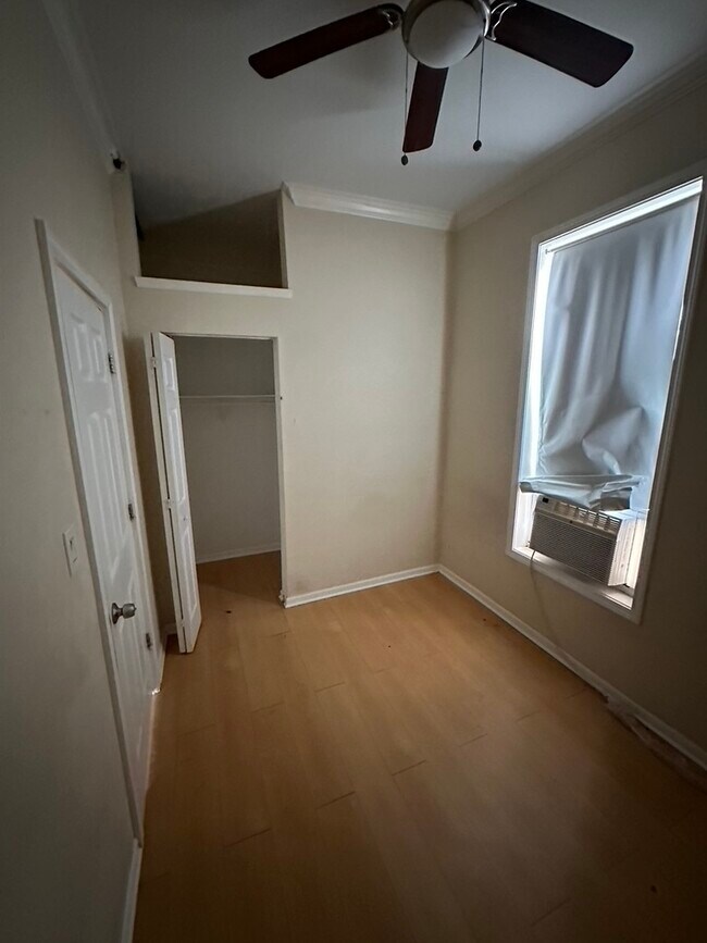 Building Photo - 321 W 24th St