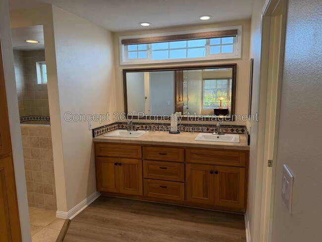 Building Photo - 237 Novara Dr