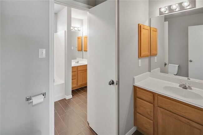 Building Photo - 503 Thornton Ct