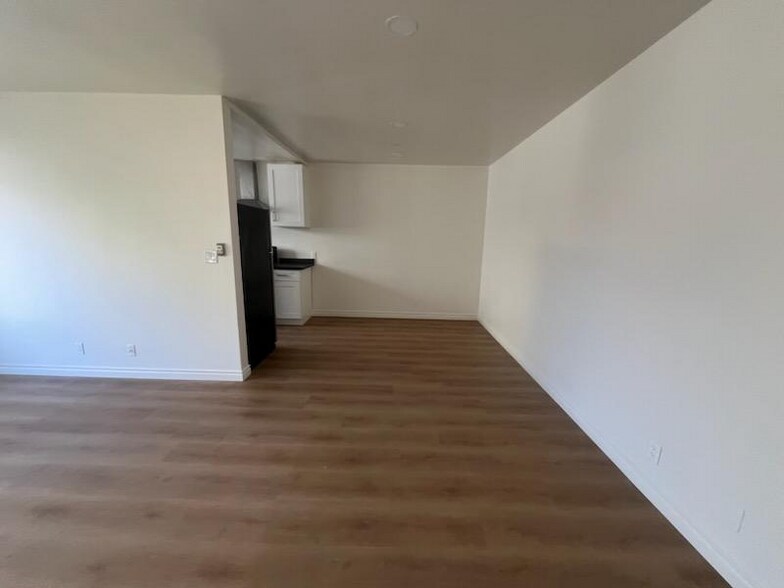 Building Photo - 3636 Mentone Ave