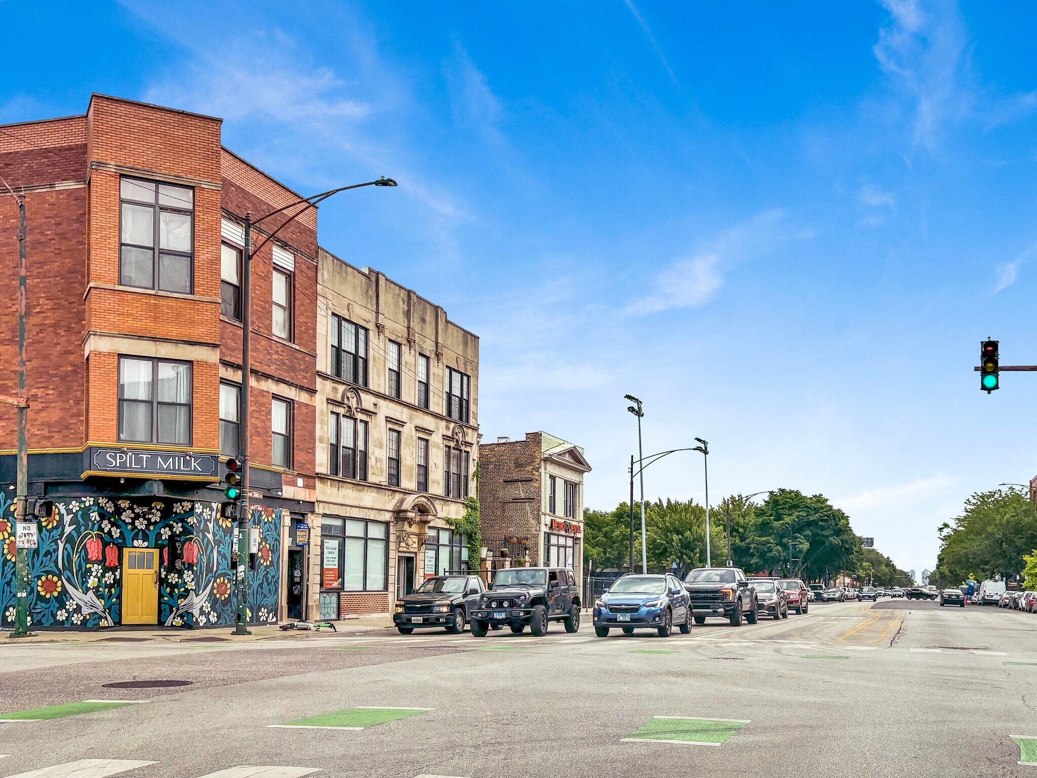 Building Photo - 3040 W Medill Ave