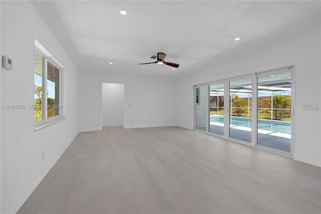 Building Photo - 9125 SE Karin St