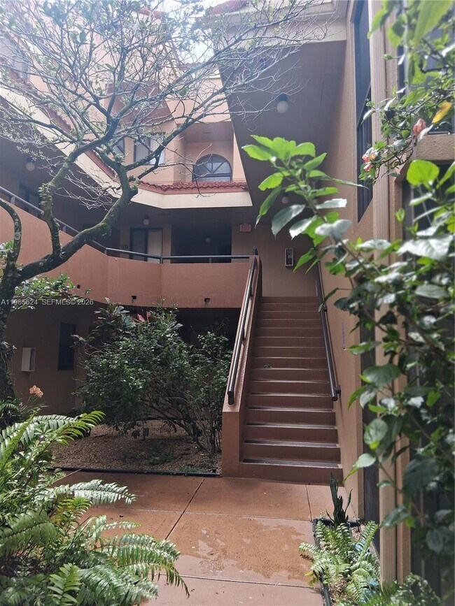 Building Photo - 15495 N Miami Lakeway