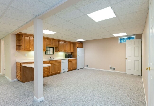Building Photo - 23 Gleneagle Dr