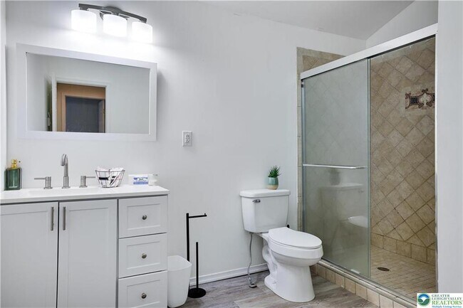 Building Photo - 421 King Arthur Rd