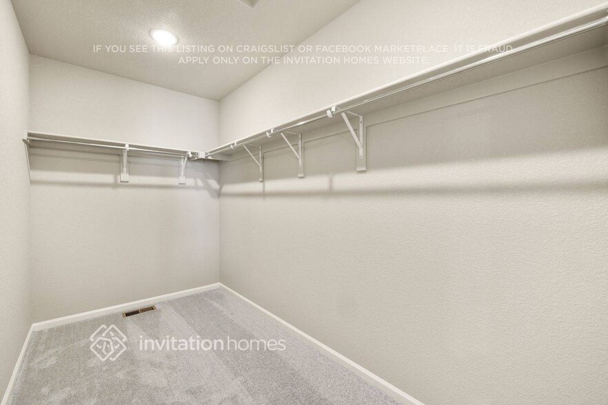 Building Photo - 11216 House Finch Ln