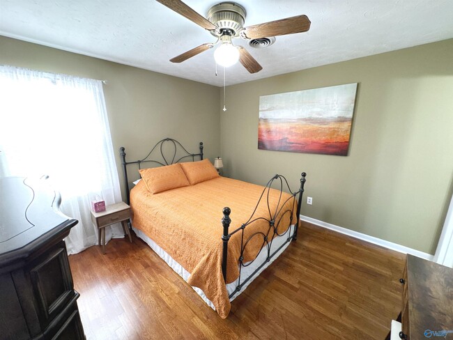 Building Photo - 1409 N Houston St