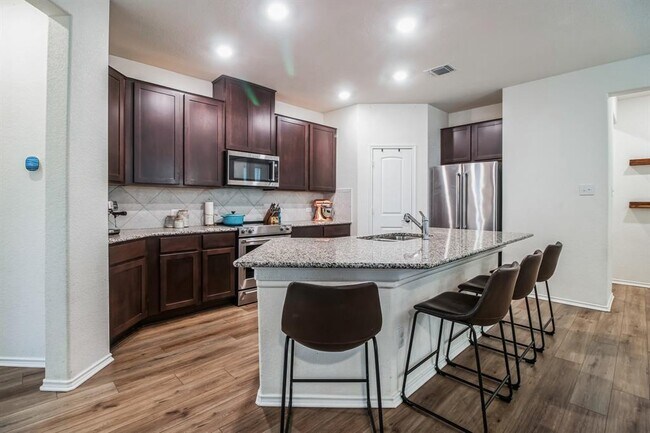 Building Photo - 227 Outlaw Dr