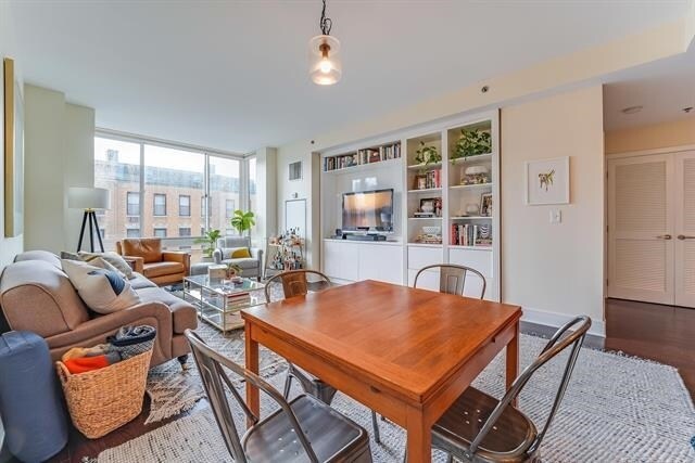 Building Photo - 1100 Maxwell Ln