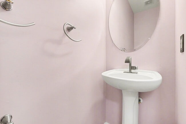 Building Photo - Spacious 5-Bedroom Fredericksburg Home with Flexible Living & Over 3,500 Sq Ft