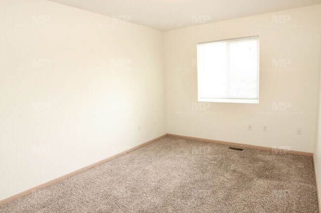 Building Photo - 419 Nokomis Ct