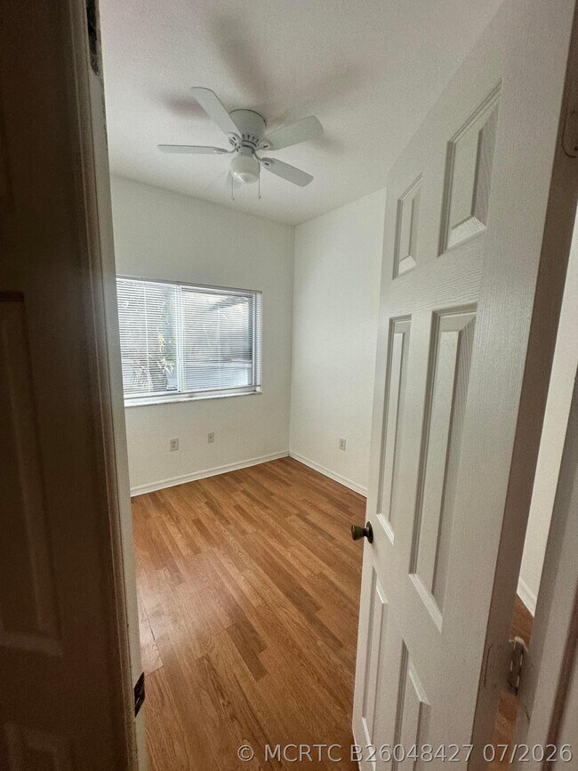 Building Photo - 220 Crestwood Cir