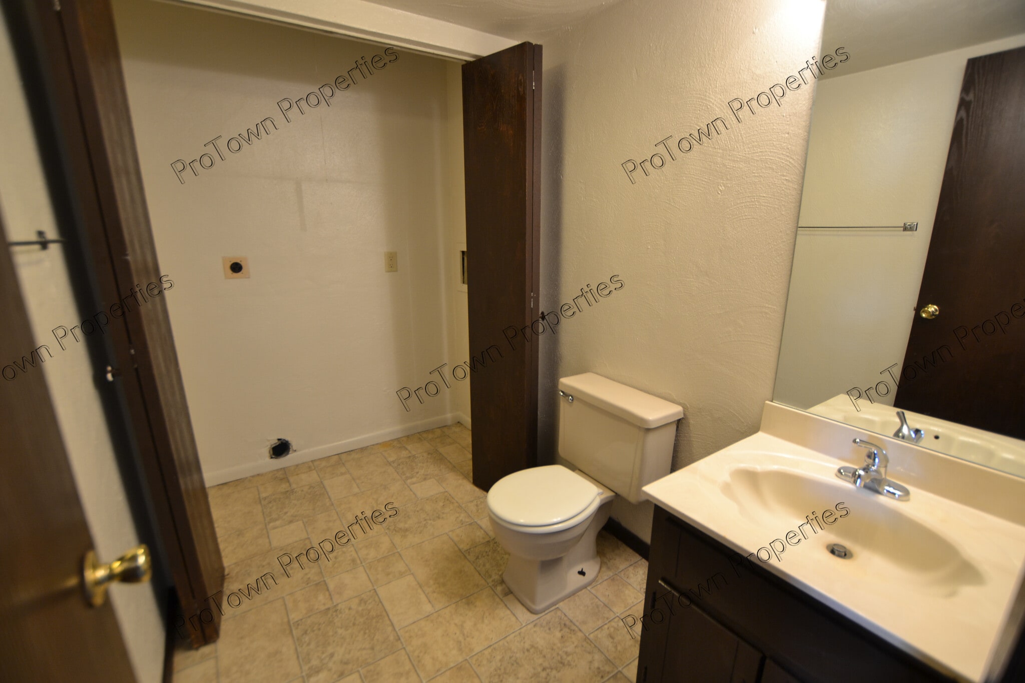 Building Photo - 674 Meadowood Ln