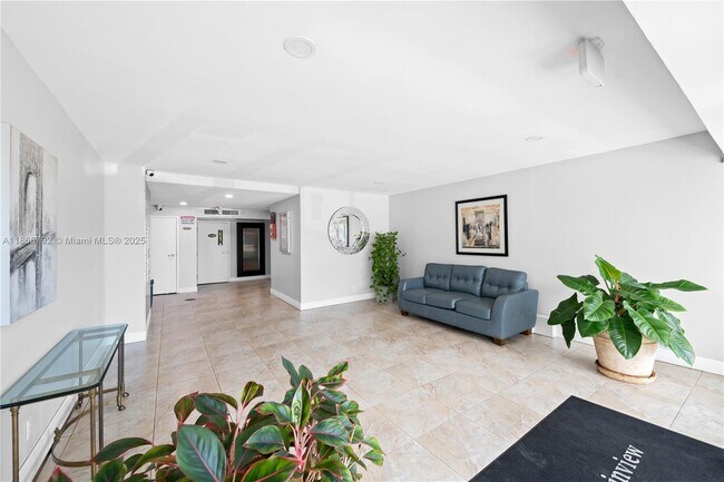 Building Photo - 1400 NE 169th St