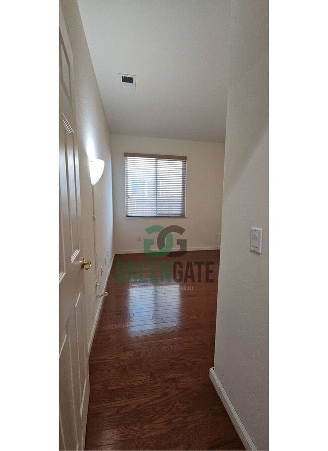 Building Photo - Available Now! 3 Bedroom 2 Bath Spacious Home in Tracy!!