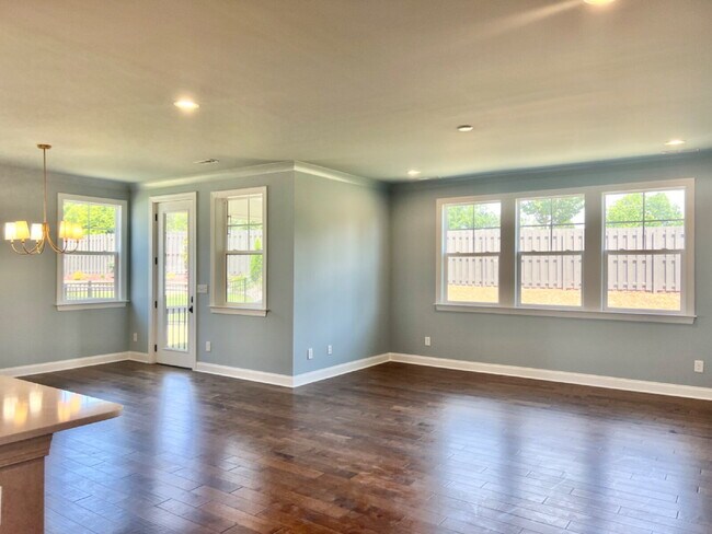 Building Photo - STUNNING and SPACIOUS!