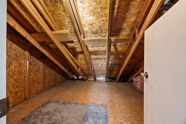 Building Photo - 4462 Alameda Dr