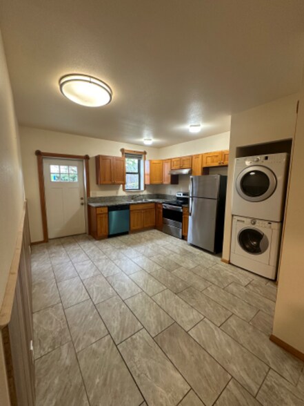 Building Photo - 1202 Jackson St