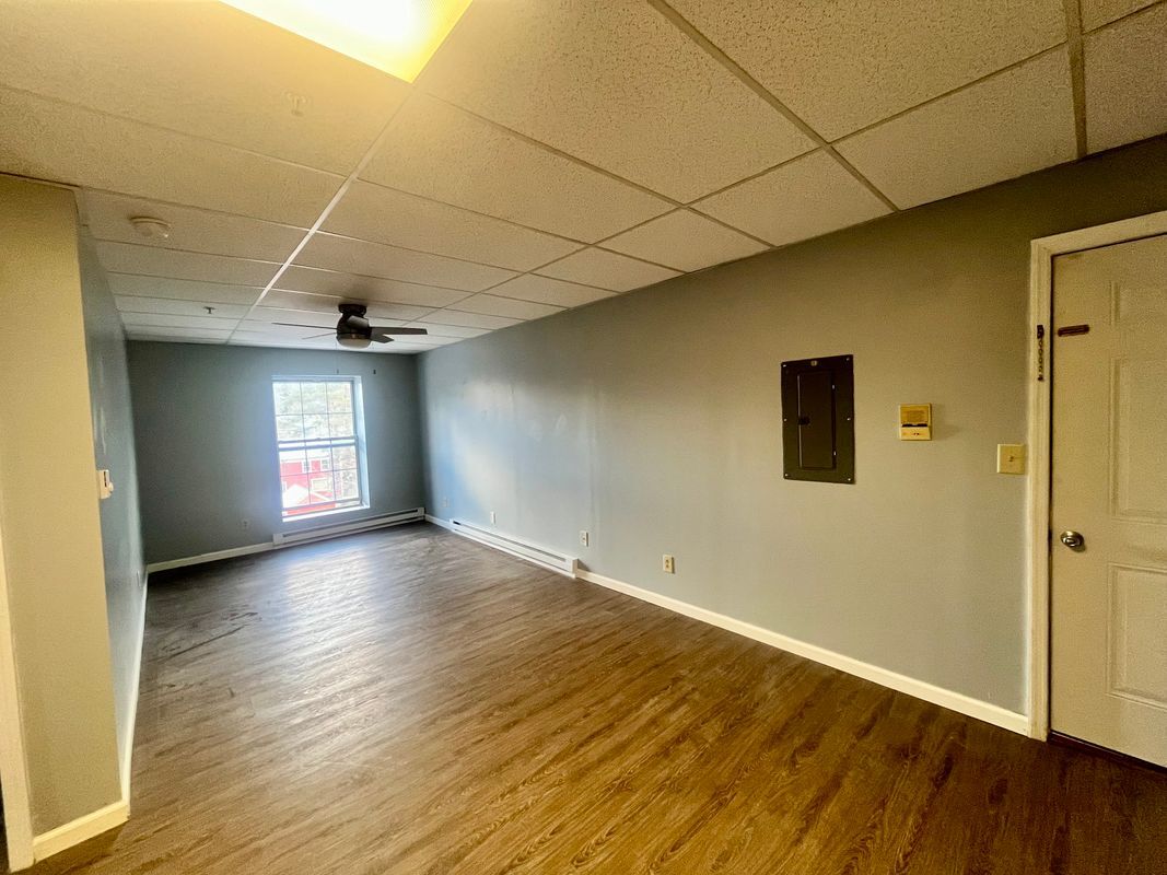 Building Photo - 334 Main St