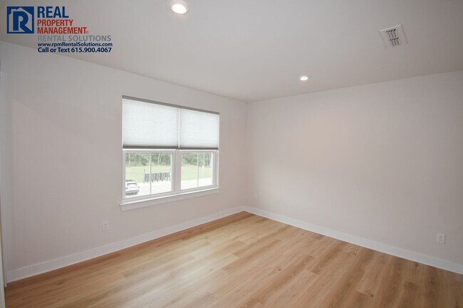 Building Photo - Luxury 4 bd 3.5 bath with office, bonus ro...