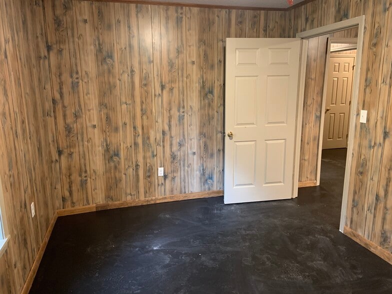 Building Photo - 614 N 13th Ave