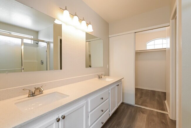 Building Photo - 5901 Commodore Cove Dr