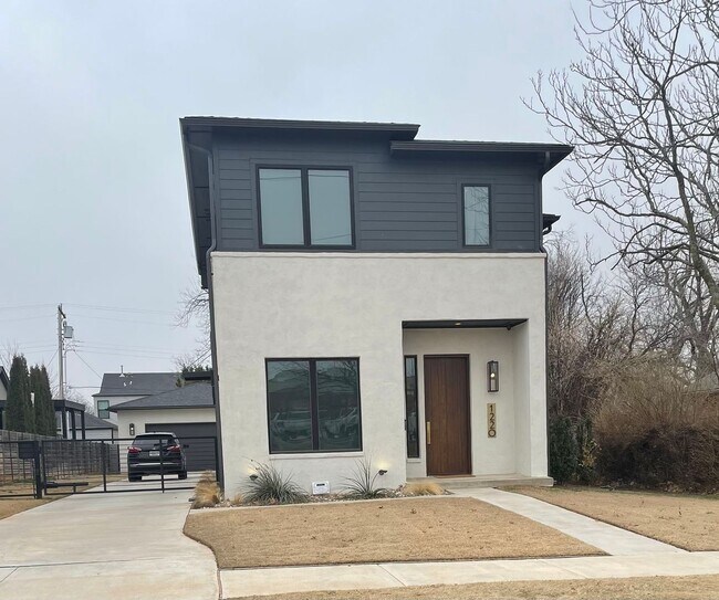 Building Photo - Downtown Okc' s finest!   Sophisticated, C...