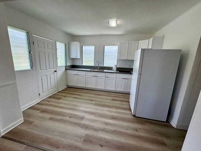 Primary Photo - 3/1 w/ ocean views and all utilities inclu...