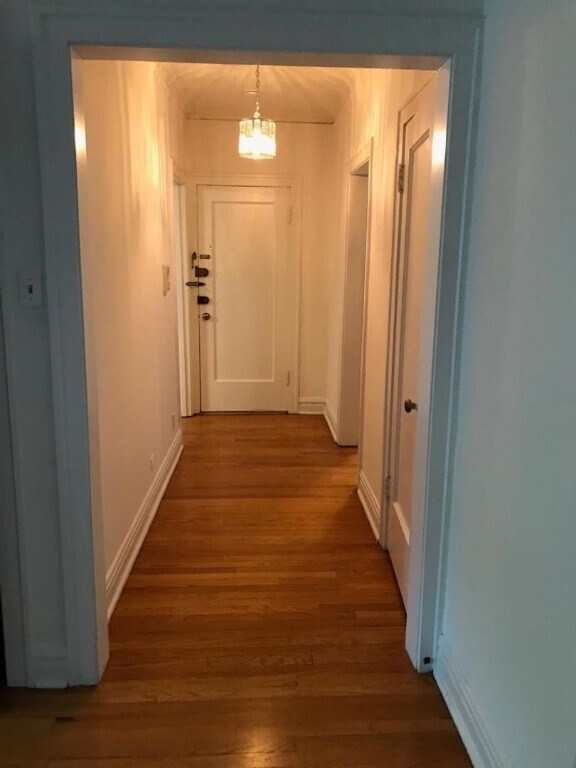 Building Photo - 6200 N Clark St