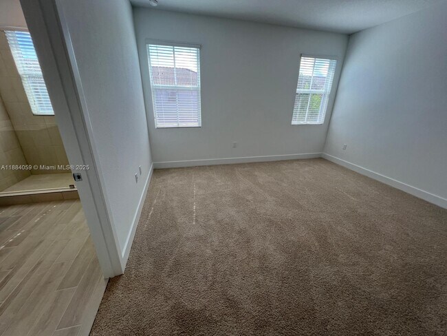 Building Photo - 109 SW 170th Ave