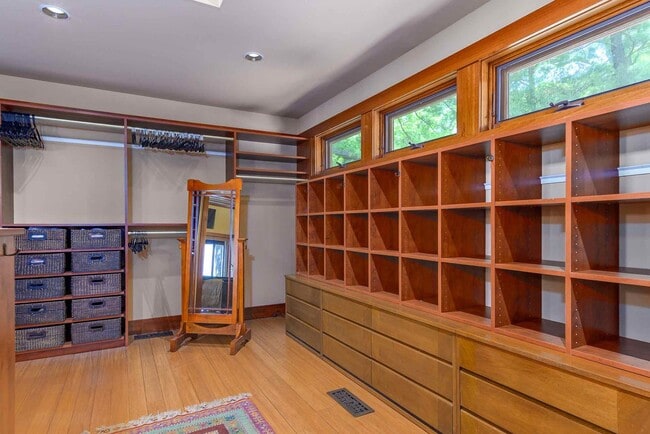 Building Photo - Lake Mendota Dream Home in Desirable Sprin...
