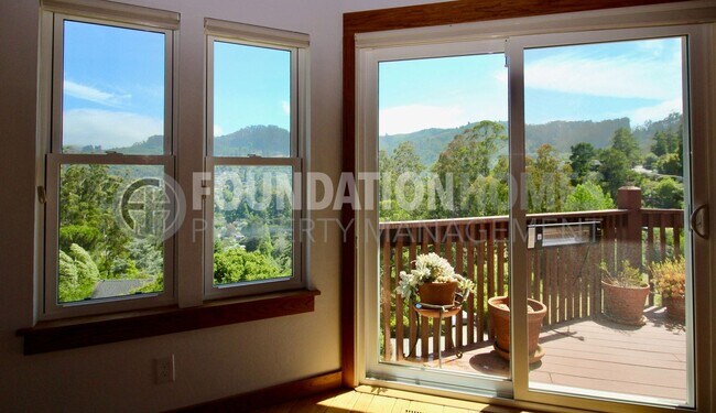 Building Photo - Spacious and Bright Tam Valley Home!  Mult...