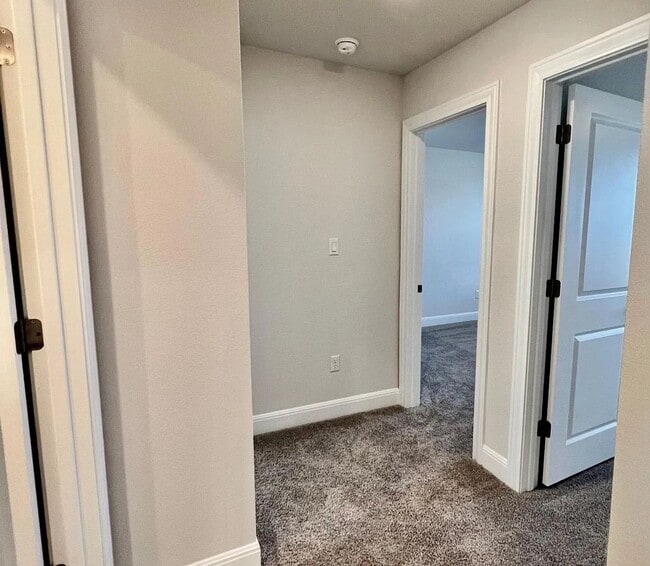 Building Photo - Open Concept Family Dream Home!