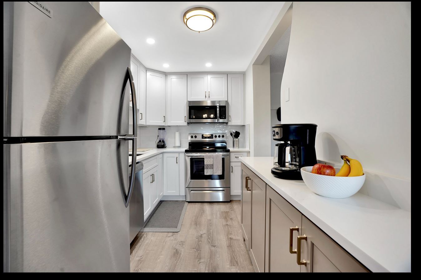 Building Photo - 10 N Wood Ave