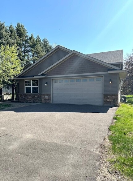 Building Photo - 1539 Hydram Ave N